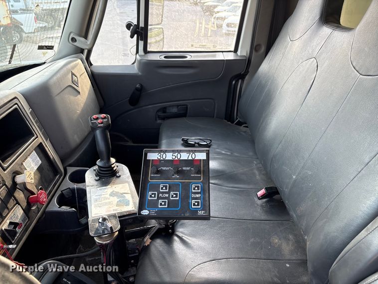 image for item FB8673 2011 International WorkStar 7400 dump truck