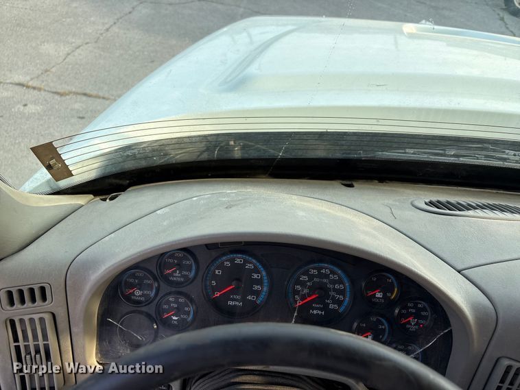 image for item FB8673 2011 International WorkStar 7400 dump truck