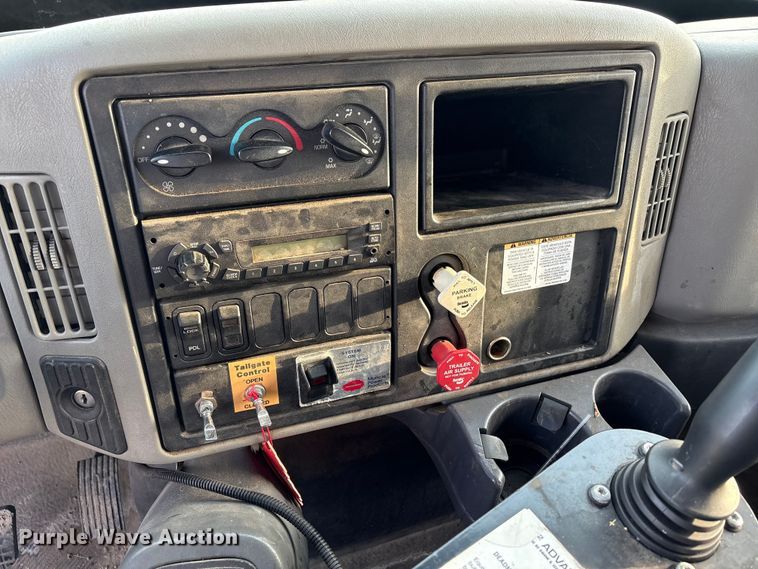 image for item FB8673 2011 International WorkStar 7400 dump truck