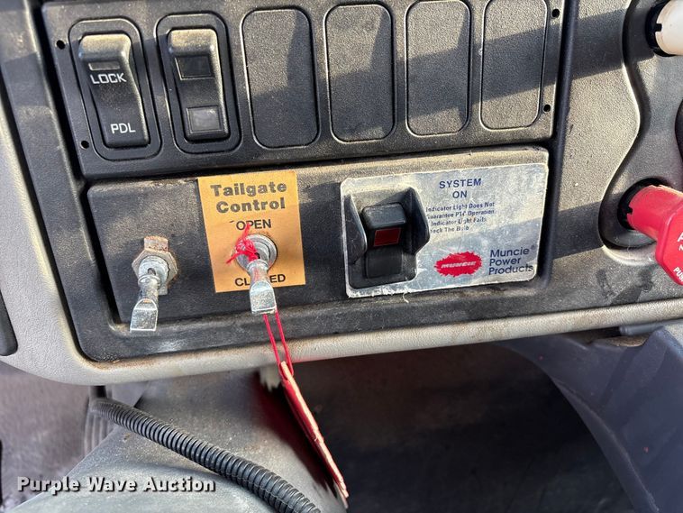 image for item FB8673 2011 International WorkStar 7400 dump truck