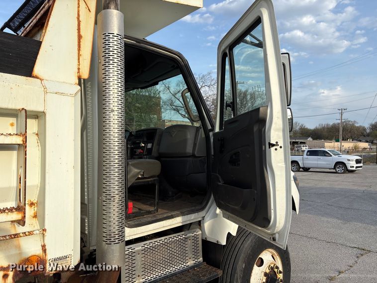 image for item FB8673 2011 International WorkStar 7400 dump truck