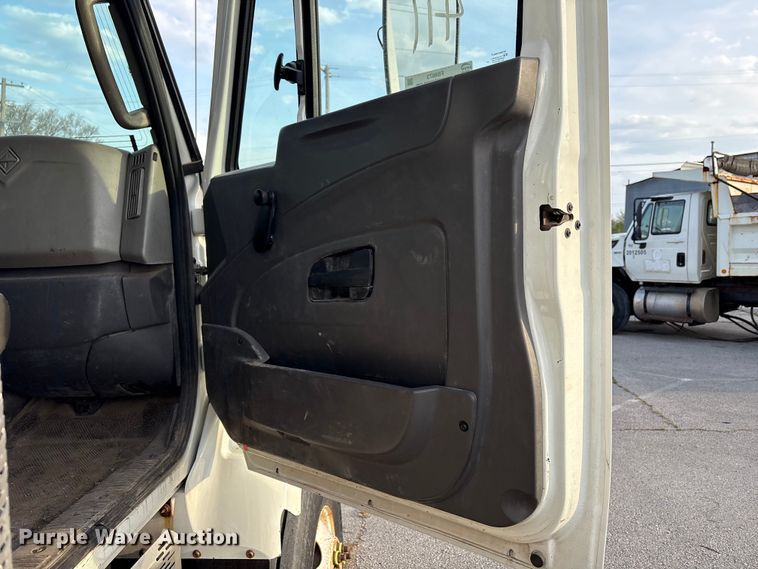 image for item FB8673 2011 International WorkStar 7400 dump truck