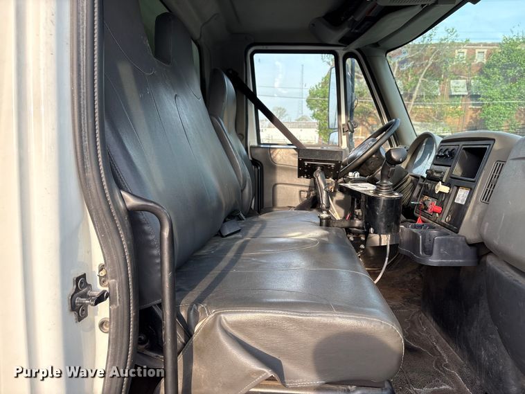 image for item FB8673 2011 International WorkStar 7400 dump truck