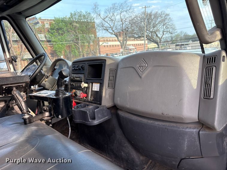 image for item FB8673 2011 International WorkStar 7400 dump truck