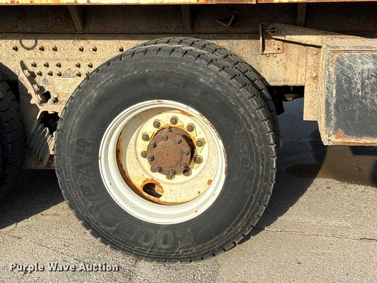 image for item FB8673 2011 International WorkStar 7400 dump truck