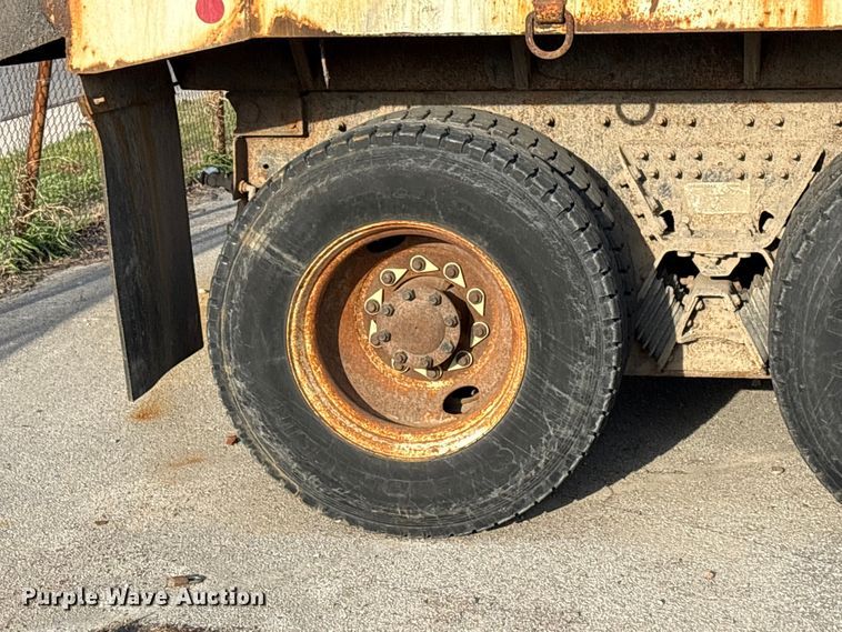 image for item FB8673 2011 International WorkStar 7400 dump truck