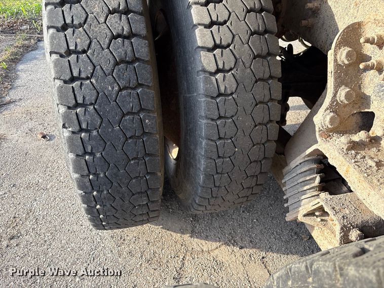 image for item FB8673 2011 International WorkStar 7400 dump truck