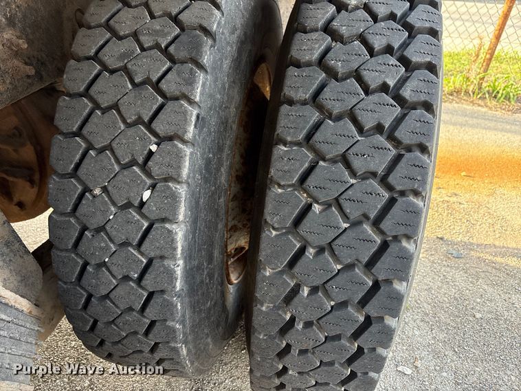 image for item FB8673 2011 International WorkStar 7400 dump truck