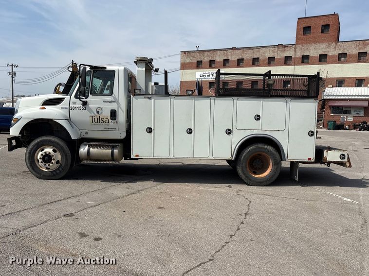 image for item FB8676 2011 International WorkStar 7400 utility / service truck