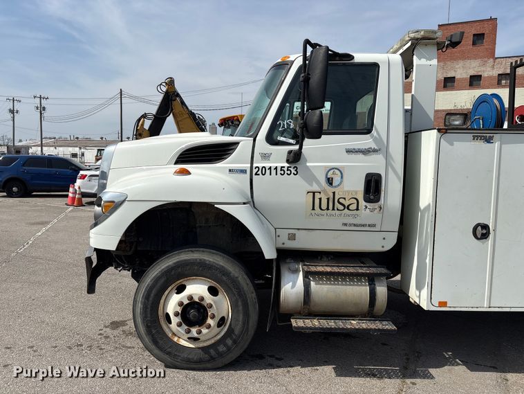 image for item FB8676 2011 International WorkStar 7400 utility / service truck