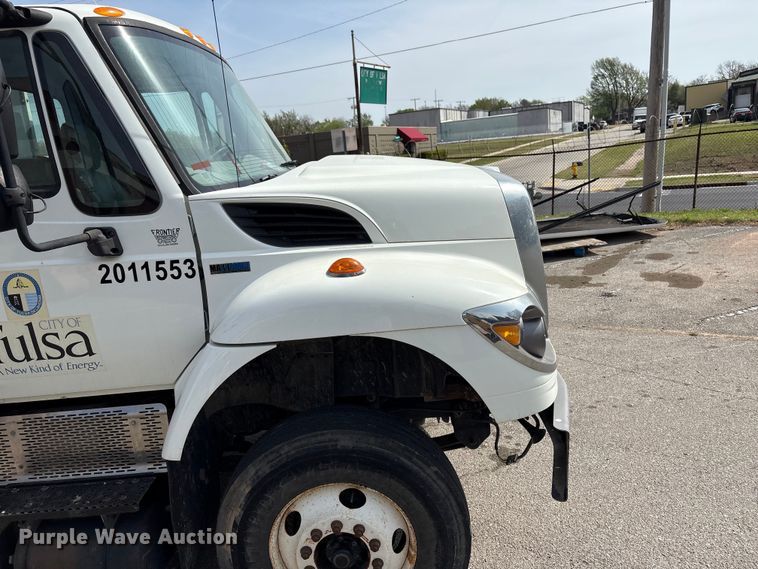 image for item FB8676 2011 International WorkStar 7400 utility / service truck