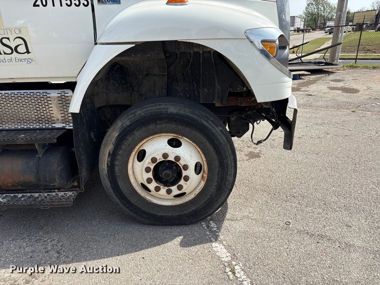 image for item FB8676 2011 International WorkStar 7400 utility / service truck