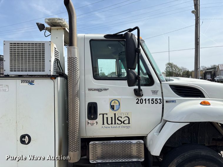 image for item FB8676 2011 International WorkStar 7400 utility / service truck