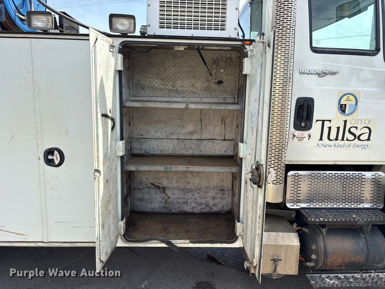 image for item FB8676 2011 International WorkStar 7400 utility / service truck