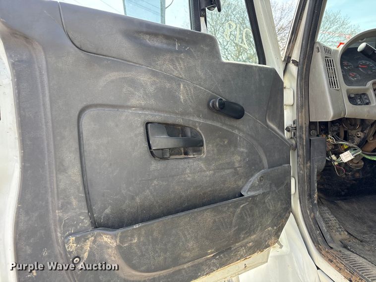 image for item FB8676 2011 International WorkStar 7400 utility / service truck