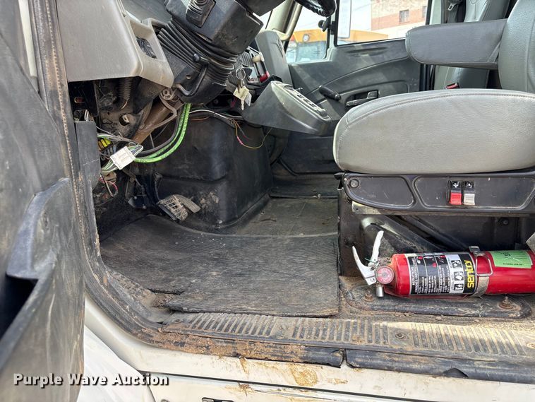 image for item FB8676 2011 International WorkStar 7400 utility / service truck