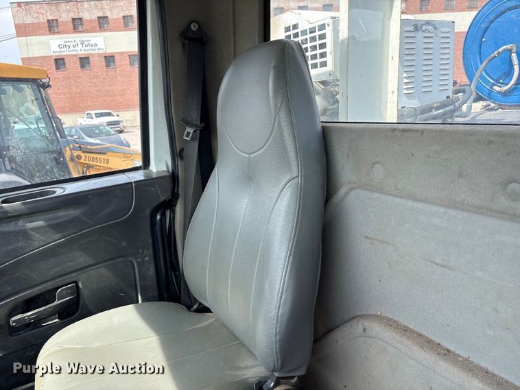 image for item FB8676 2011 International WorkStar 7400 utility / service truck