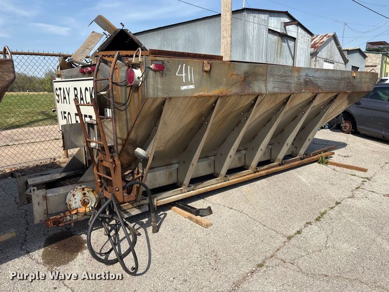 image for item FB8679 Swenson spreader