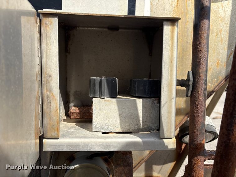 image for item FB8679 Swenson spreader