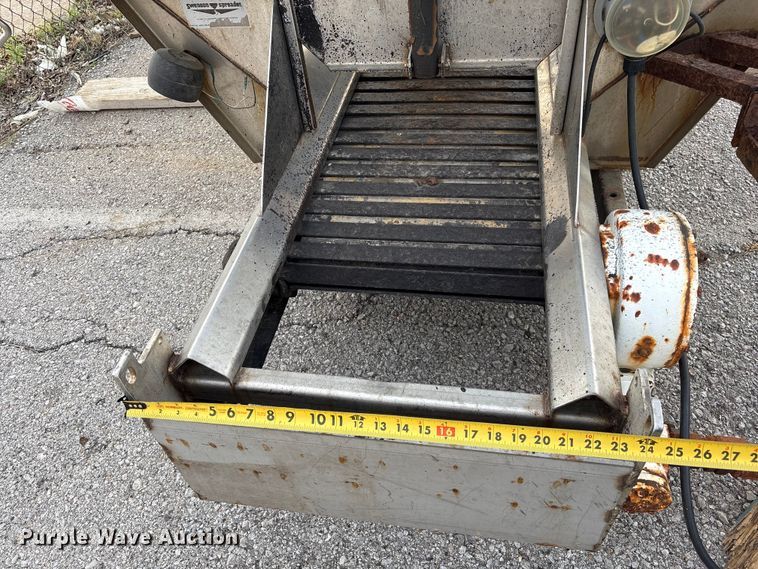 image for item FB8680 Swenson spreader