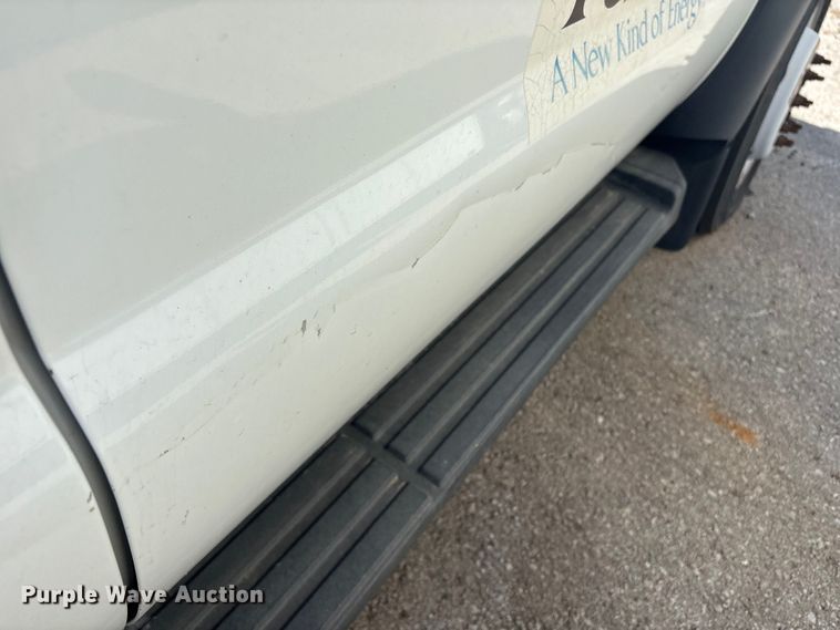 image for item FB8685 2012 Ford F450 Super Duty Ext. Cab flatbed truck