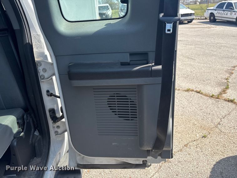 image for item FB8685 2012 Ford F450 Super Duty Ext. Cab flatbed truck