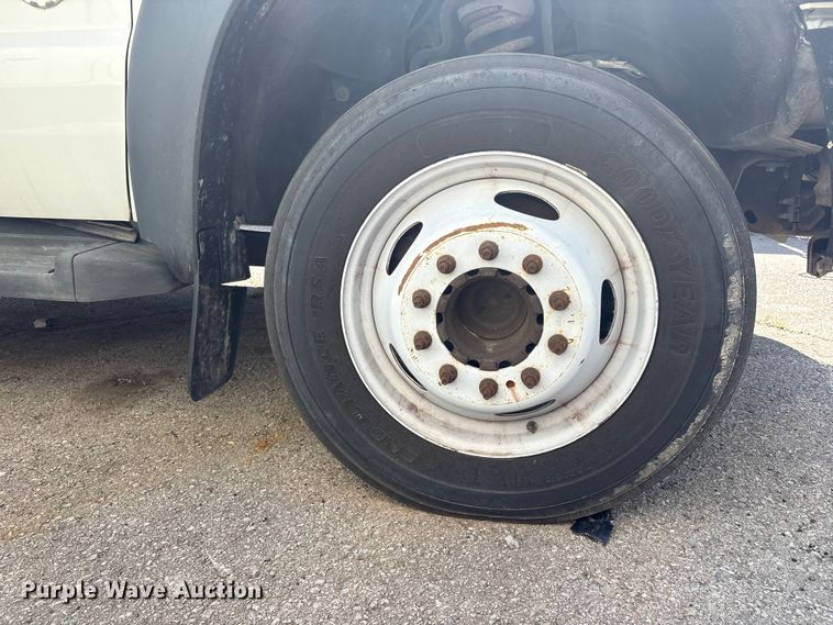 image for item FB8685 2012 Ford F450 Super Duty Ext. Cab flatbed truck