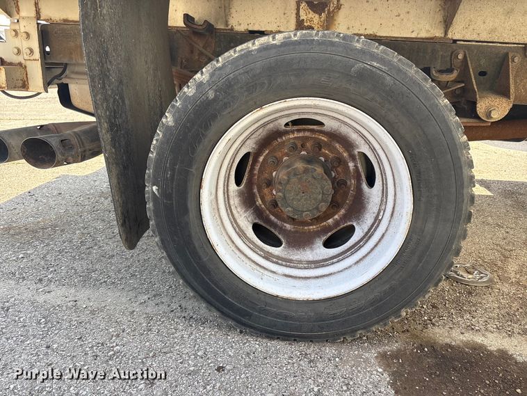 image for item FB8685 2012 Ford F450 Super Duty Ext. Cab flatbed truck