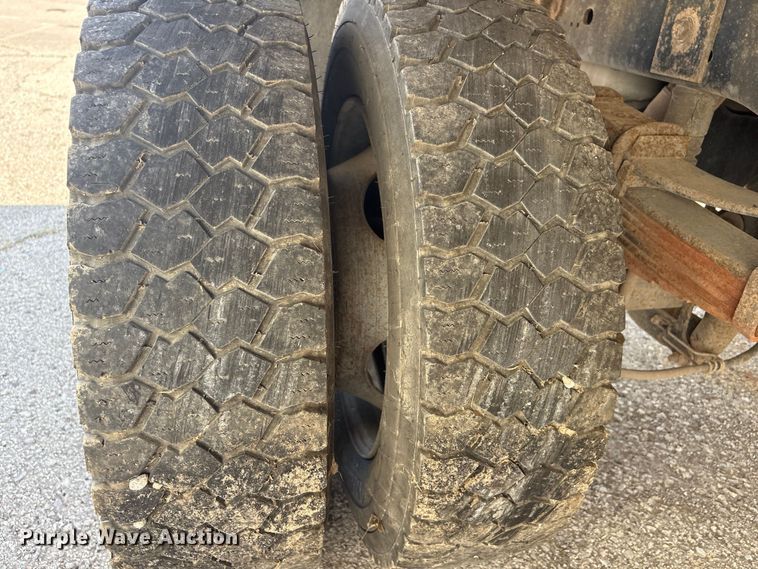 image for item FB8685 2012 Ford F450 Super Duty Ext. Cab flatbed truck