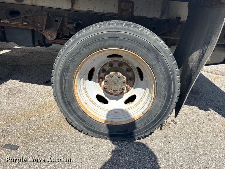 image for item FB8685 2012 Ford F450 Super Duty Ext. Cab flatbed truck