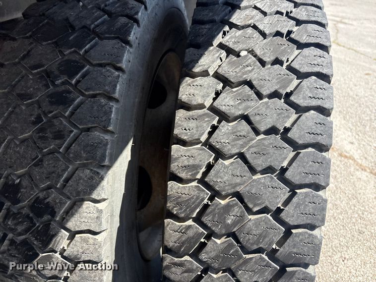 image for item FB8685 2012 Ford F450 Super Duty Ext. Cab flatbed truck