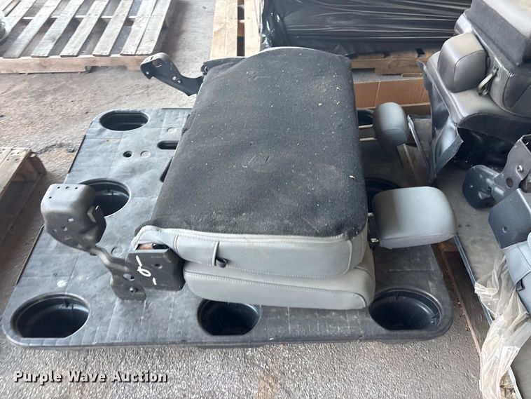 image for item FB8690 Approximately 27 seats