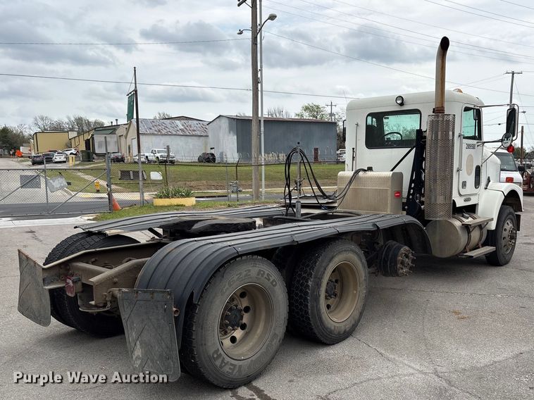 image for item FB8691 2009 Freightliner FLD120 semi truck