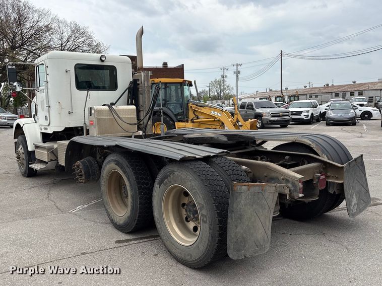 image for item FB8691 2009 Freightliner FLD120 semi truck