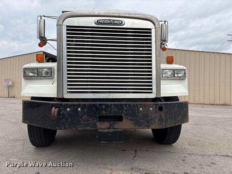 image for item FB8691 2009 Freightliner FLD120 semi truck