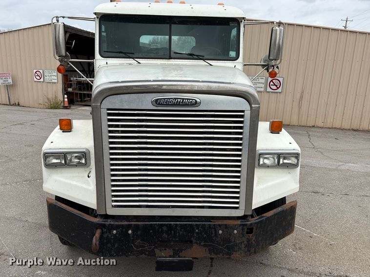image for item FB8691 2009 Freightliner FLD120 semi truck