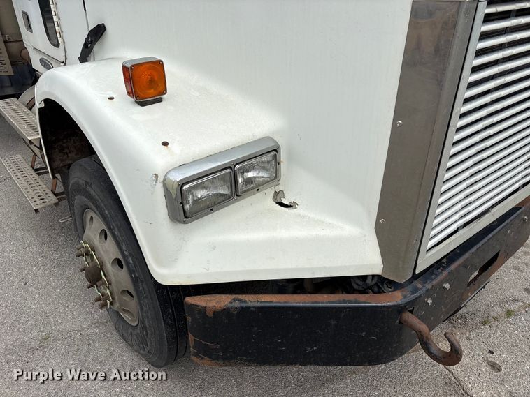 image for item FB8691 2009 Freightliner FLD120 semi truck