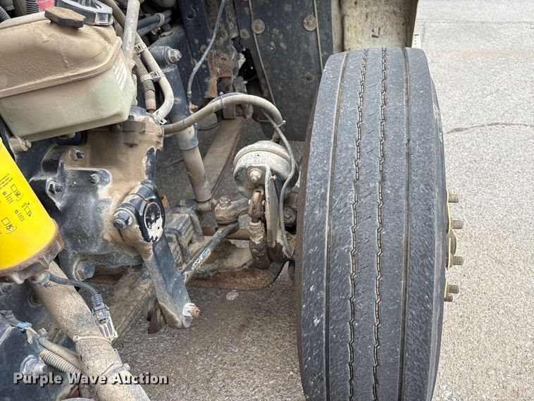 image for item FB8691 2009 Freightliner FLD120 semi truck