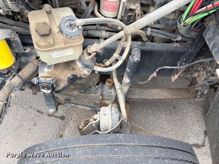 image for item FB8691 2009 Freightliner FLD120 semi truck