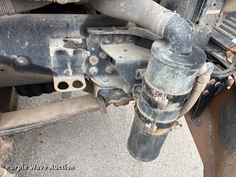 image for item FB8691 2009 Freightliner FLD120 semi truck