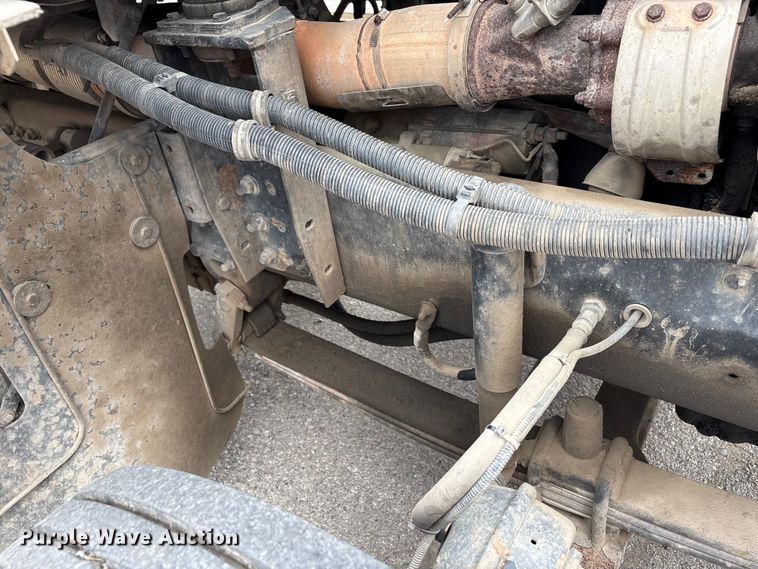 image for item FB8691 2009 Freightliner FLD120 semi truck