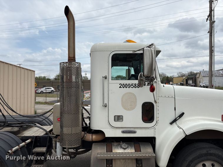 image for item FB8691 2009 Freightliner FLD120 semi truck