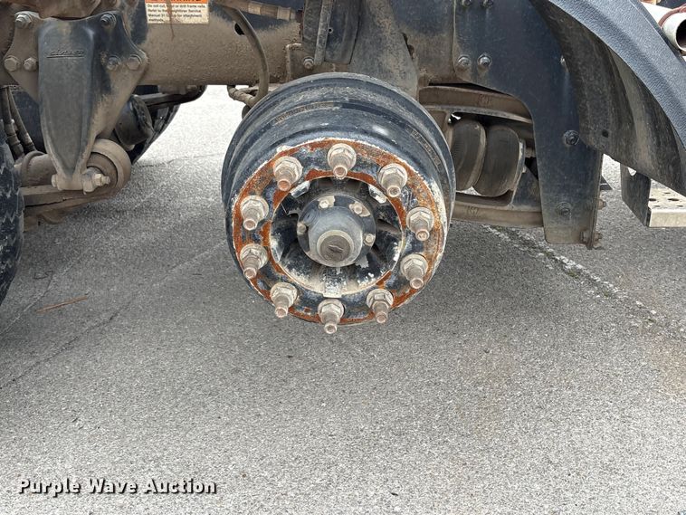 image for item FB8691 2009 Freightliner FLD120 semi truck