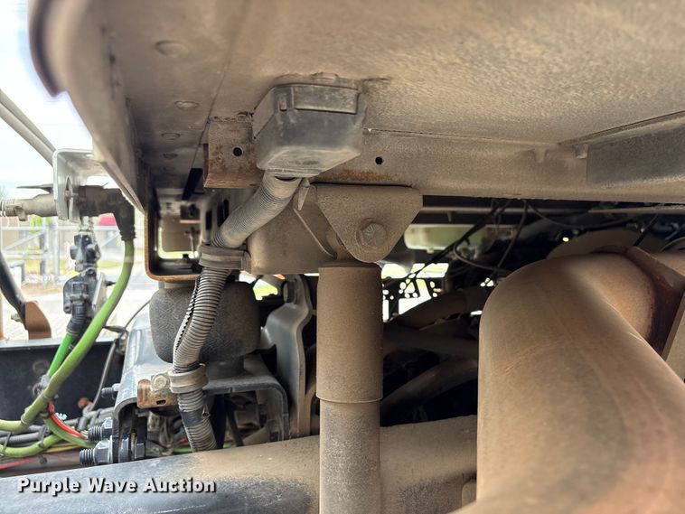 image for item FB8691 2009 Freightliner FLD120 semi truck