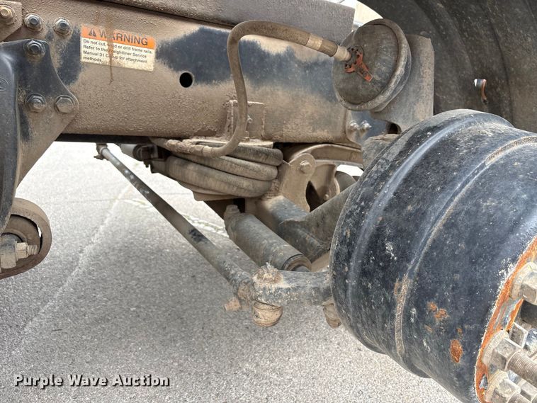 image for item FB8691 2009 Freightliner FLD120 semi truck