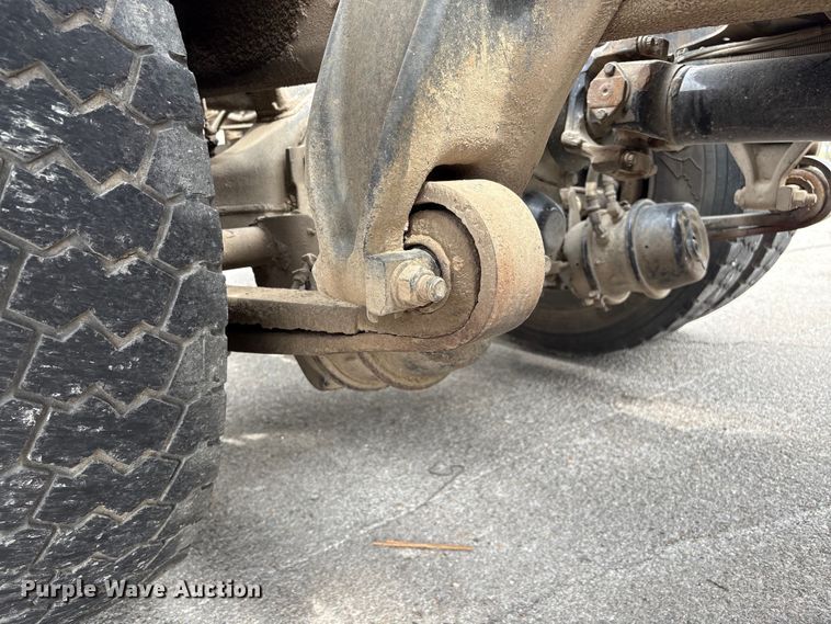 image for item FB8691 2009 Freightliner FLD120 semi truck