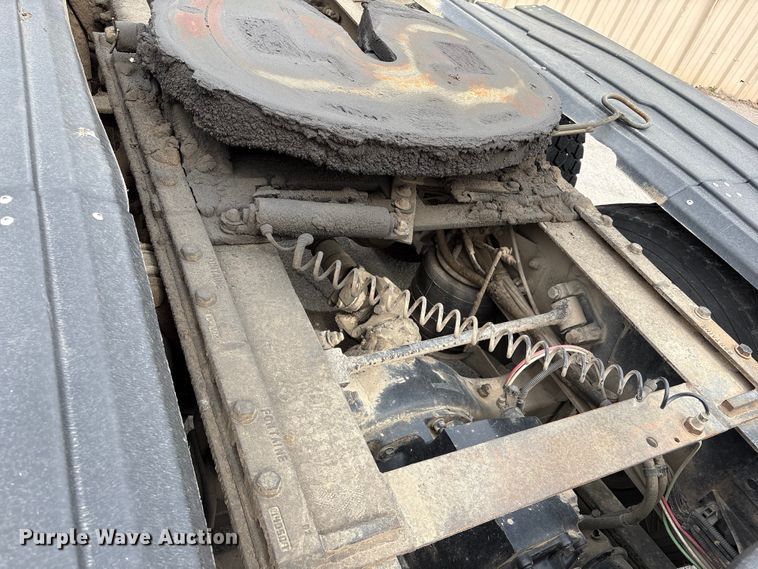 image for item FB8691 2009 Freightliner FLD120 semi truck