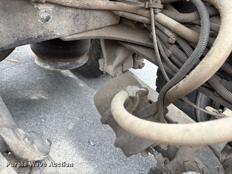 image for item FB8691 2009 Freightliner FLD120 semi truck