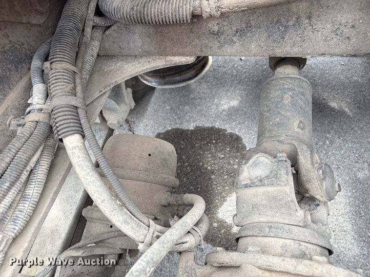 image for item FB8691 2009 Freightliner FLD120 semi truck