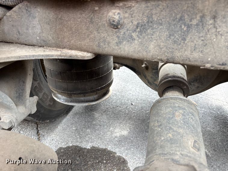 image for item FB8691 2009 Freightliner FLD120 semi truck